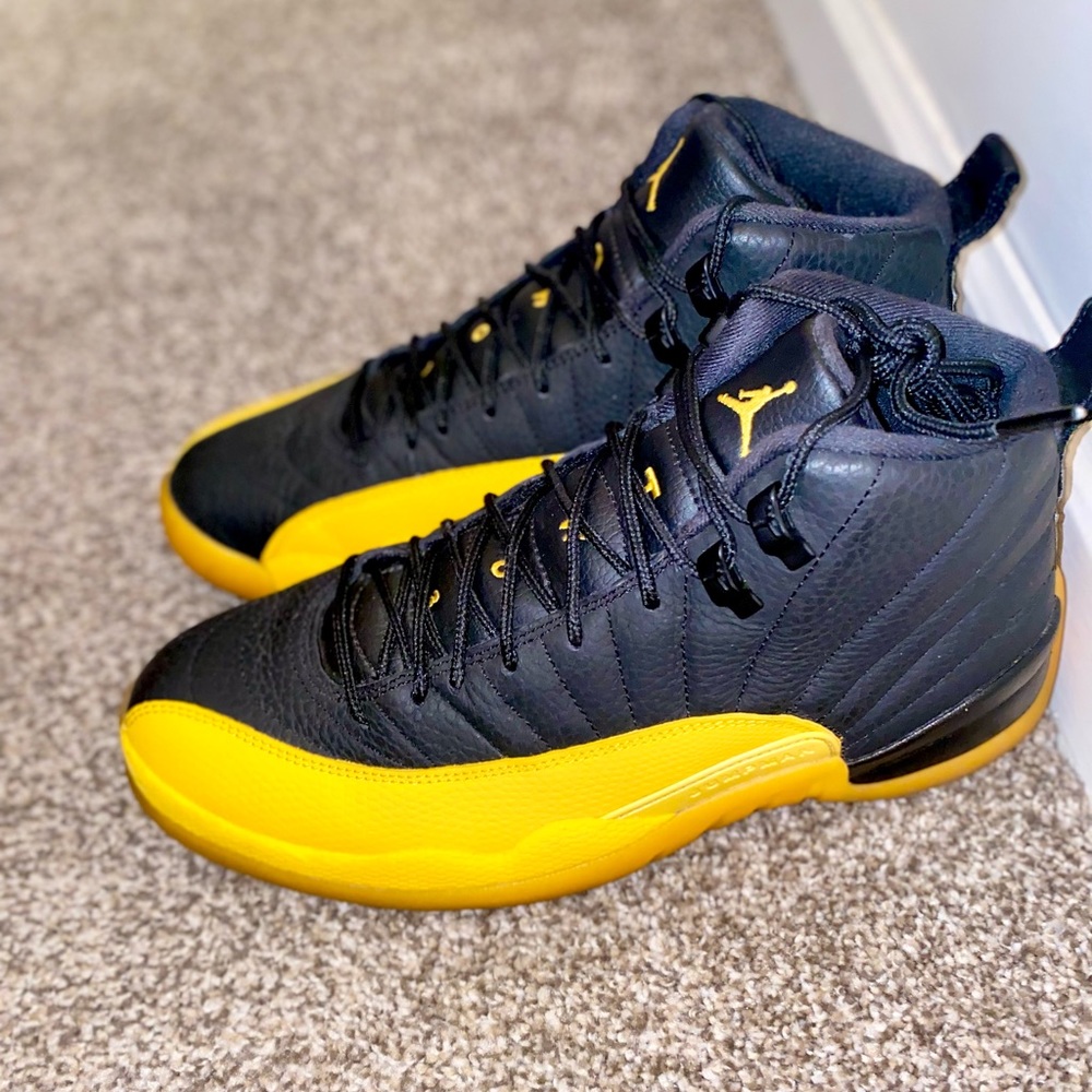 Air Jordan 12 Retro Black / University Gold